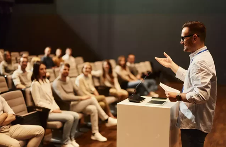 Captivating The Crowd: The Art Of Leadership Keynote Speaking