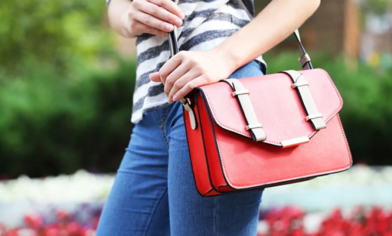 Choosing the Ideal Sling Purse for Women